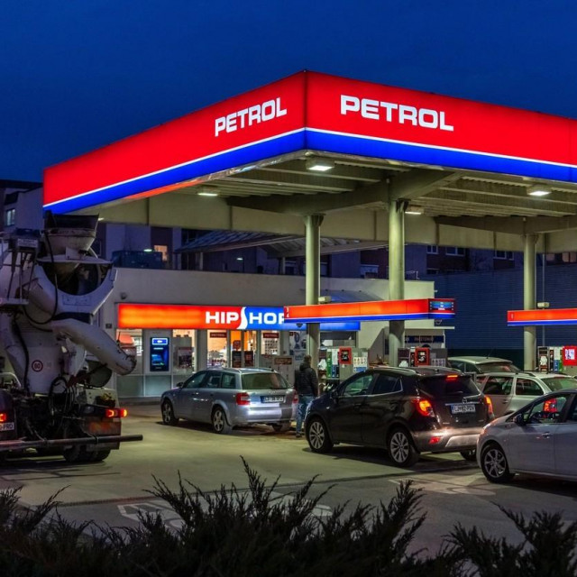 &lt;p&gt;Petrol je od slovenske vlade već ranije tražio isplatu 51,3 milijuna eura poslovne štete nastale do 11. svibnja zbog zamrznutih cijena goriva do tog razdoblja&lt;/p&gt;