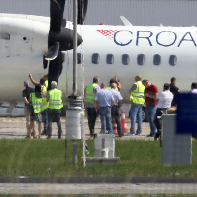 &lt;p&gt;Avion Croatia Airlinesa koji je sinoć iz Zagreba sletio na pistu Međunarodnog aerodroma u Sarajevu&lt;/p&gt;