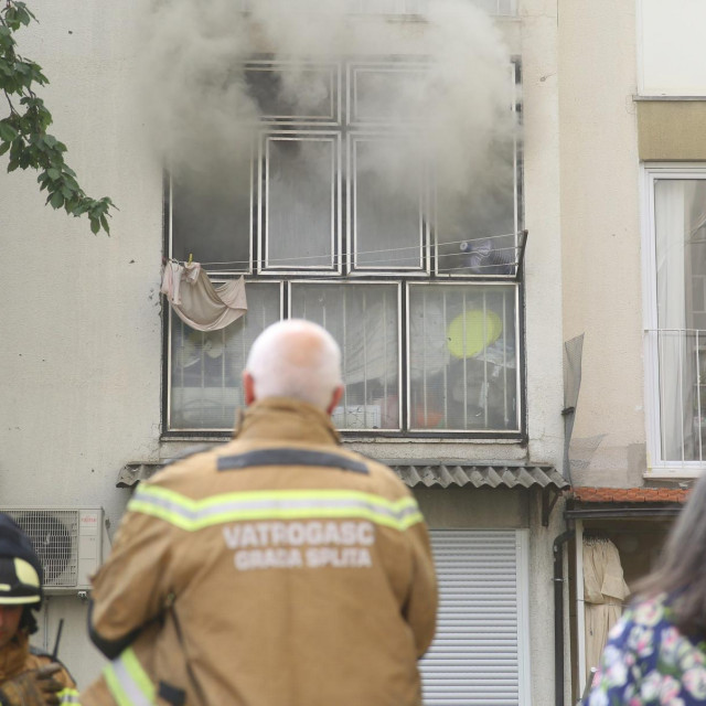 &lt;p&gt;Vatrogasci gase požar u stanu u Smiljanićevoj ulici&lt;/p&gt;