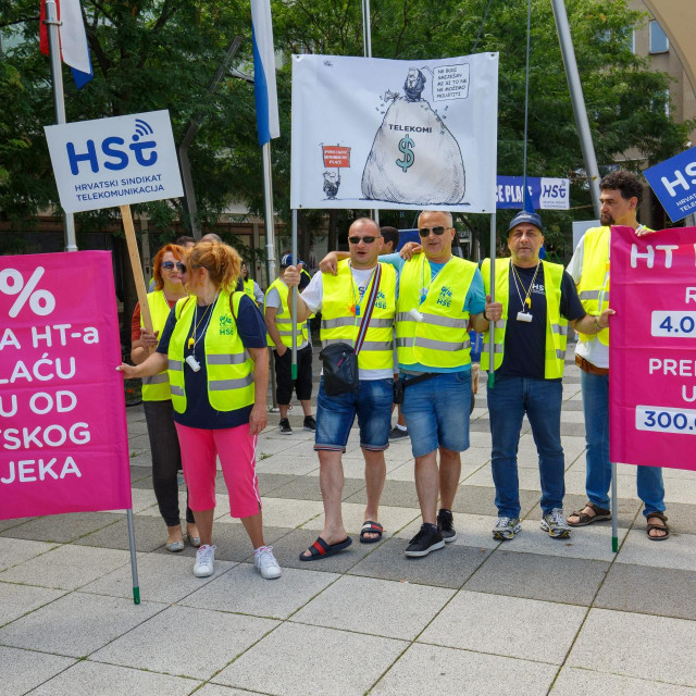 &lt;p&gt;Hrvatski Sindikat Telekomunikacija organizirao je prosvjedni skup za veće plaće na Trgu slobode u Osijeku&lt;/p&gt;