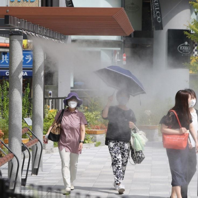 &lt;p&gt;Hlađenje na tokijskim ulicama zbog visokih temperatura&lt;/p&gt;
