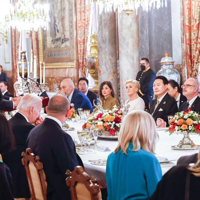 &lt;p&gt;Supruga predsjednika Zorana Milanovića sjedila je nasuprot španjolskom kralju &lt;/p&gt;
