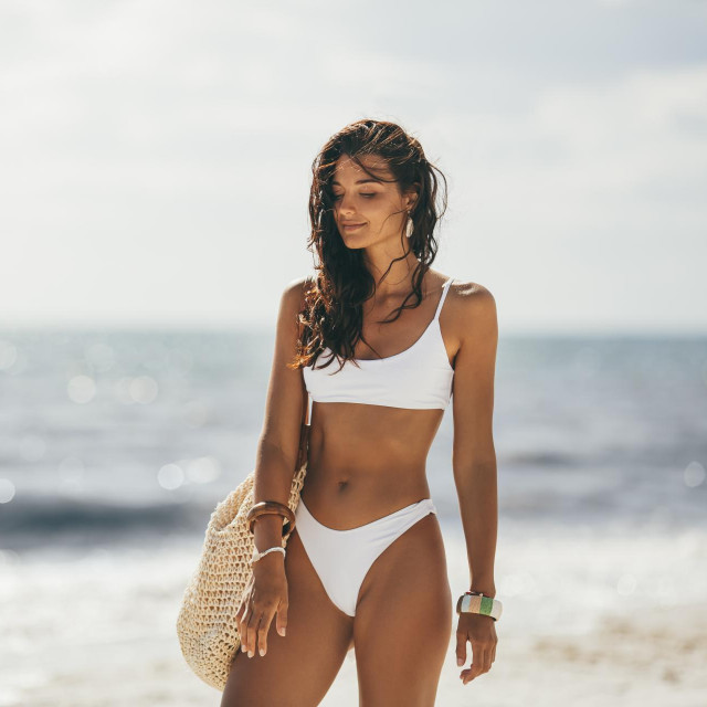 &lt;p&gt;Tanned Woman in White Bikini on the Summer Beach&lt;/p&gt;