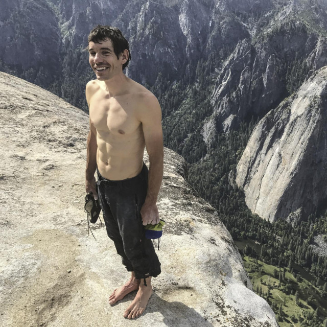 &lt;p&gt; Alex Honnold  snimljen u rujnu 2018. nakon što je bez osiguranja ispenjao stijenu El Capitan u američkom nacionalnom parku  Yosemite&lt;br&gt;
 &lt;/p&gt;