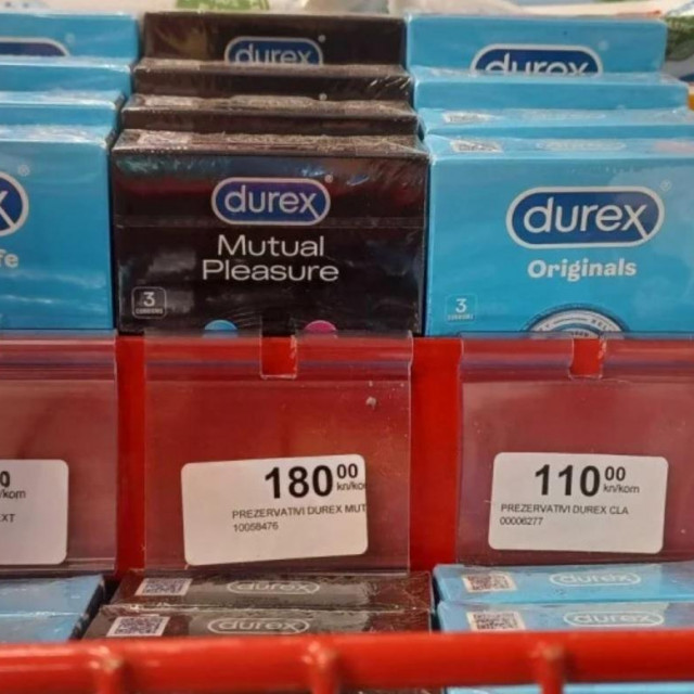 &lt;p&gt;Ista vrsta kondoma, crni ”rebrasti za bolju ugodu”, u drogeriji se prodaju za 39,90 kn, na trafici na Ultri za 180 kuna &lt;/p&gt;