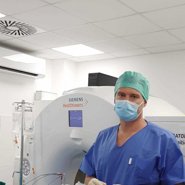 &lt;p&gt;Dr. sc. Luka Novosel, intervencijski radiolog koji je izveo prvu krioablaciju tumora u KBC-u Sestre milosrdnice u svibnju 2022.&lt;br&gt;
 &lt;/p&gt;