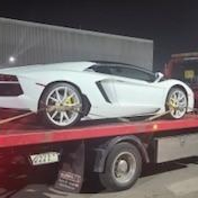 &lt;p&gt;Lamborghini Aventador&lt;/p&gt;