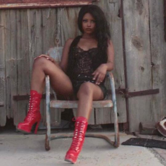 &lt;p&gt;Nayirah na Spotifyu za sebe samo kaže da je nezavisna pjevačica i reperica iz Chicaga te da je nedavno izdala svoj debitantski mixtape ”Goddess Flow”&lt;/p&gt;