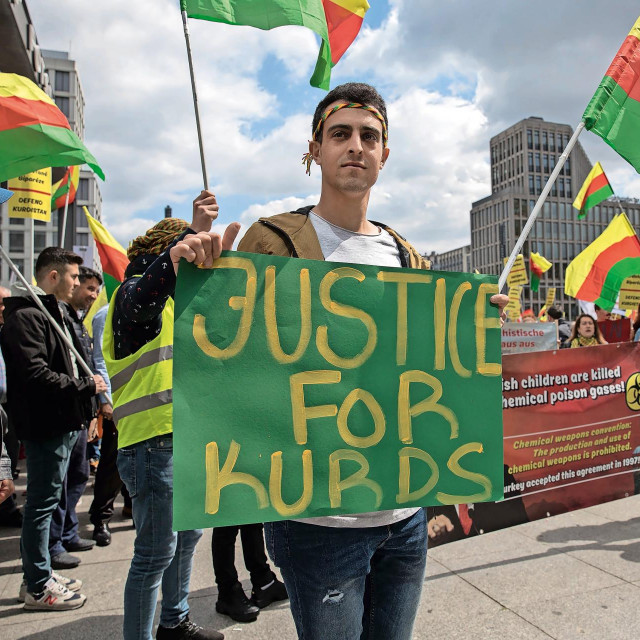&lt;p&gt;Turska vojska je u posljednjim godinama XX stoljeća, po vlastitim tvrdnjama, likvidirala 25.000 kurdskih gerilaca, a Ankara je priznala još oko 5000 žrtava među svojim vojnicima&lt;/p&gt;
