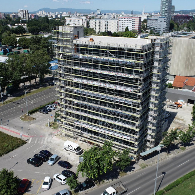 Gradnja jedne od rijetkih novih uredskih zgrada na uglu Heinzelove i Radničke ceste