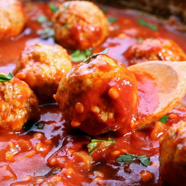&lt;p&gt;Pan with meat balls in tomato sauce, close-up&lt;/p&gt;