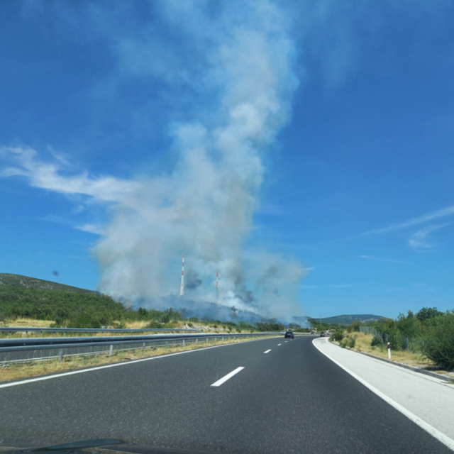 &lt;p&gt;Požar na autocesti u blizini Radošića&lt;/p&gt;