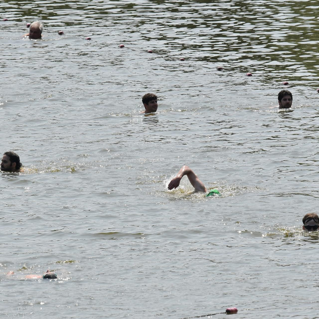 &lt;p&gt;Kupanje u jezeru u Hampstead Heathu, London&lt;/p&gt;