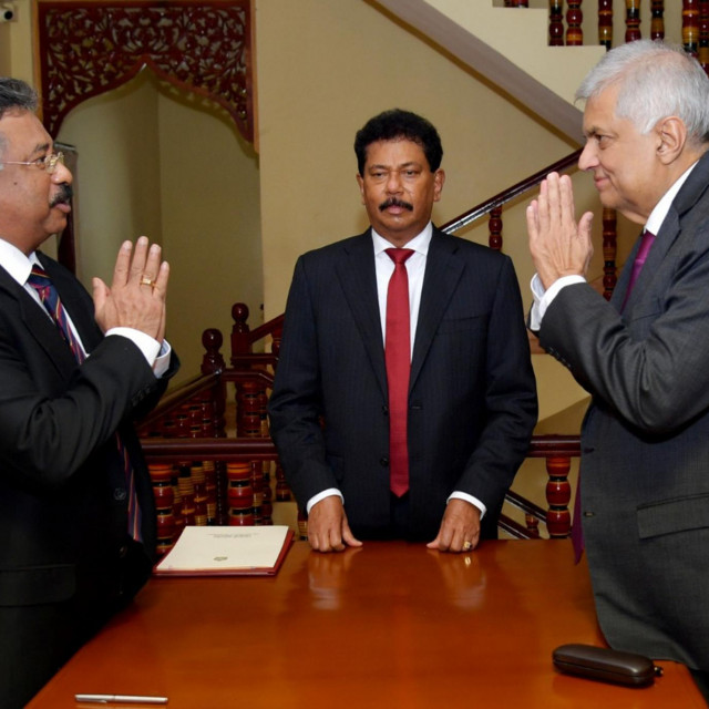 &lt;p&gt;Ranil Wickremesinghe (desno) osmi je izvršni predsjednik Šri Lanke&lt;/p&gt;