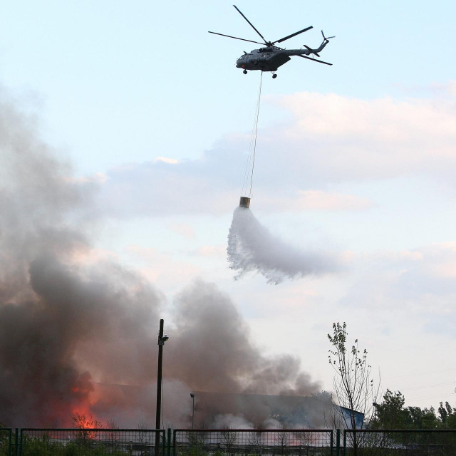 &lt;p&gt;Helikopter gasi požar; ilustracija&lt;/p&gt;
