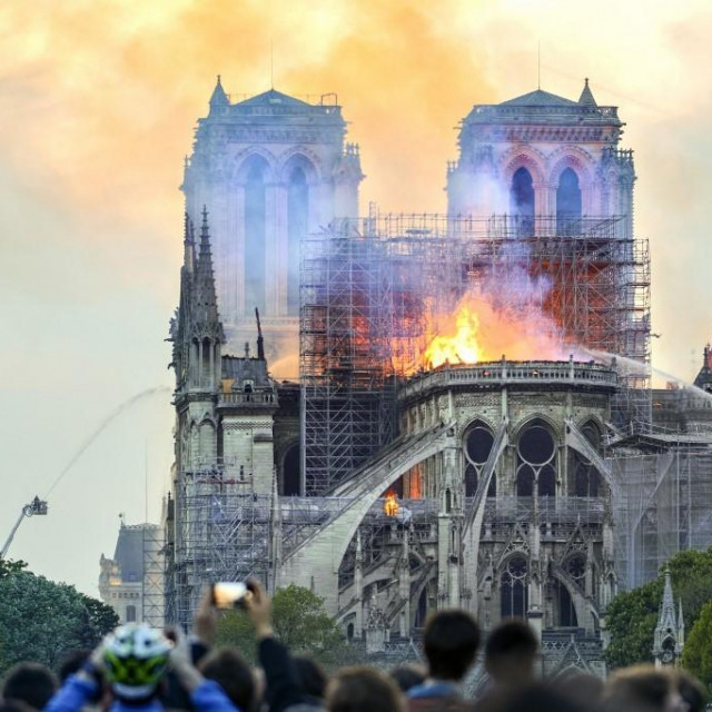 &lt;p&gt;Požar Notre Damea&lt;/p&gt;