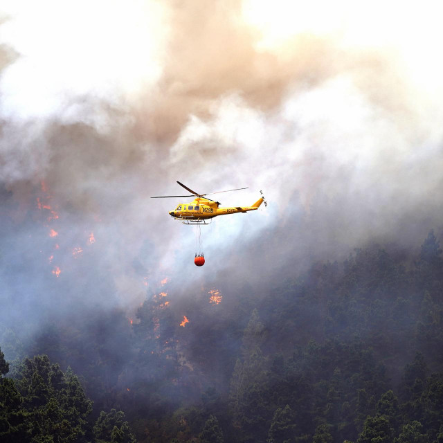 &lt;p&gt;Helikopter gasi požar na Kanarskim otocima&lt;/p&gt;