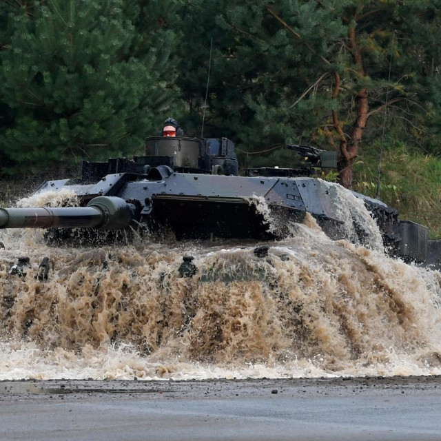 &lt;p&gt;Tenk Leopard 2A7&lt;/p&gt;
