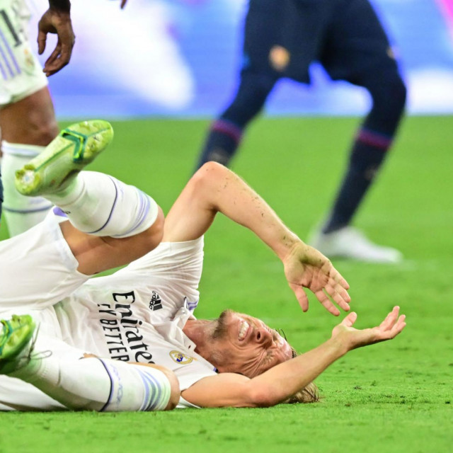 &lt;p&gt;Luka Modrić je nakon starta suigrača završio na podu&lt;/p&gt;