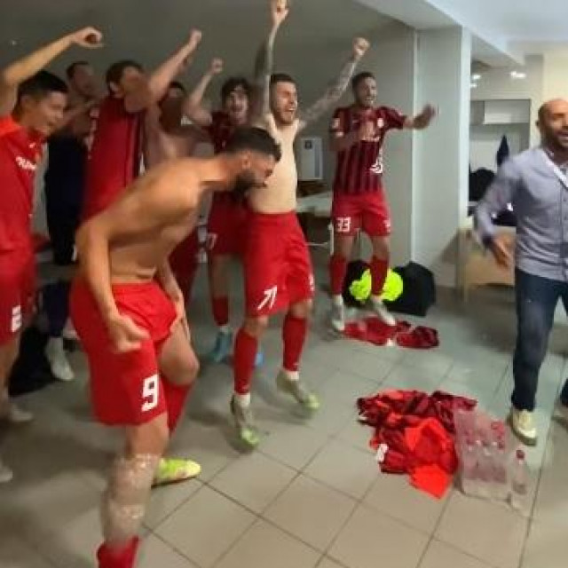 &lt;p&gt;Slavlje igrača Kizilžara nakon pobjede protiv Osijeka&lt;/p&gt;