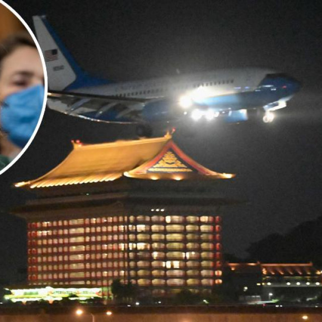 Nancy Pelosi i slijetanje njezina aviona u Taipei