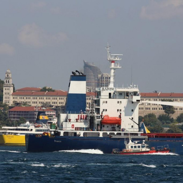 &lt;p&gt;Brod Razoni napušta Istanbul&lt;/p&gt;