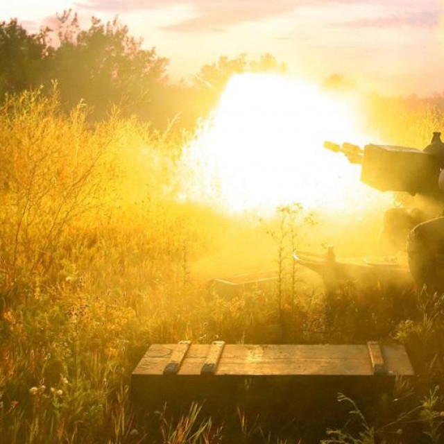 &lt;p&gt;Ukrajinski vojnik puca iz protuavionskog oružja&lt;/p&gt;