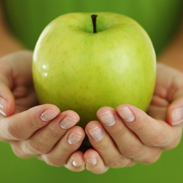 &lt;p&gt;green apple in woman hands&lt;/p&gt;