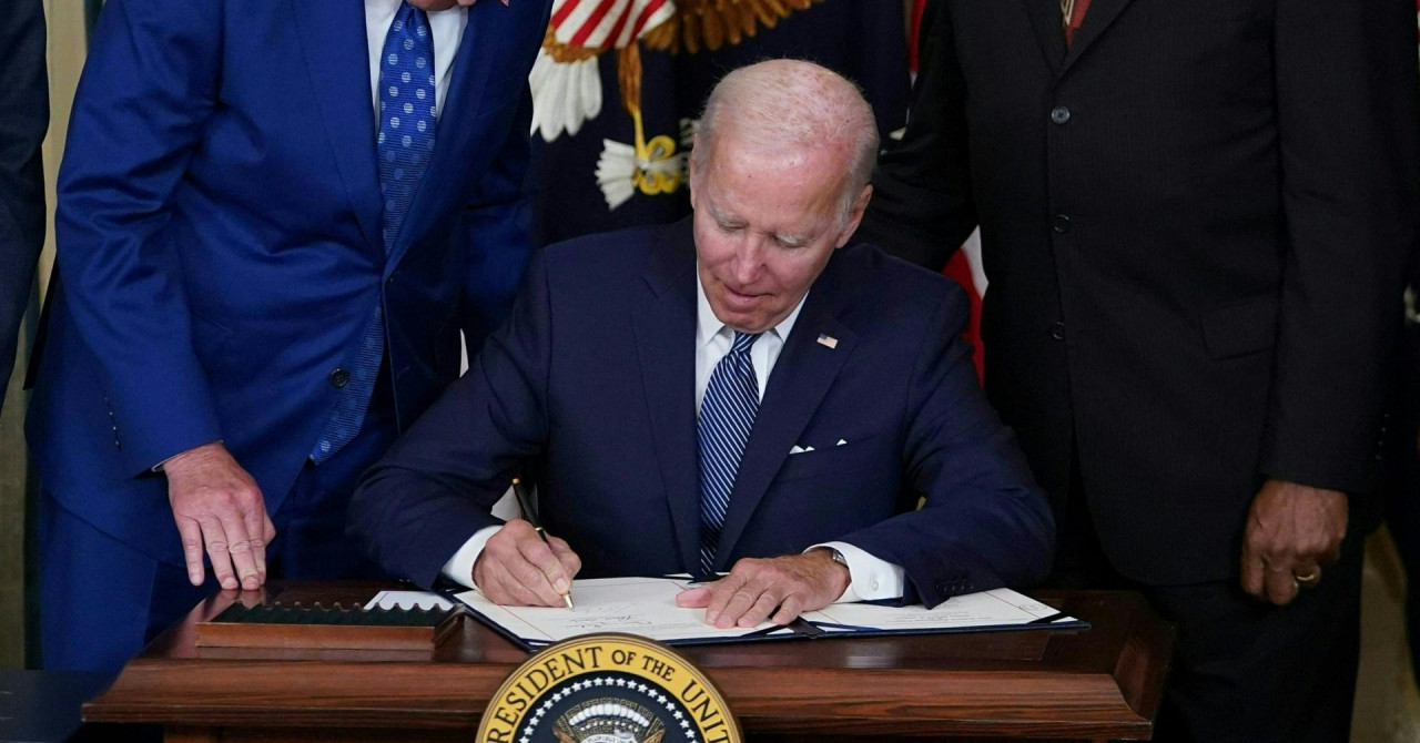Biden potpisao zakonski paket o ulaganju u klimu i zdravstvo: ‘Zemlja se može promijeniti‘
