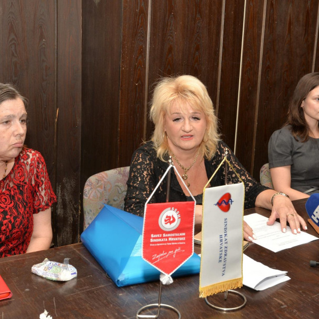 &lt;p&gt;Dinka Milinković (radnica KBC-a), Radmila Čahut Jurišić (sindikalni povjerenik), Petra Vaci (pravnica sindikata).&lt;br&gt;
 &lt;/p&gt;