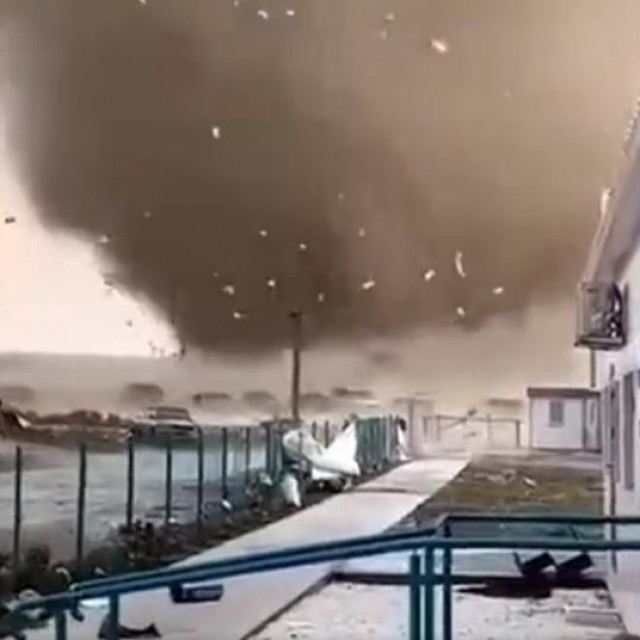 &lt;p&gt;Tornado u resortu Novoozerne&lt;/p&gt;