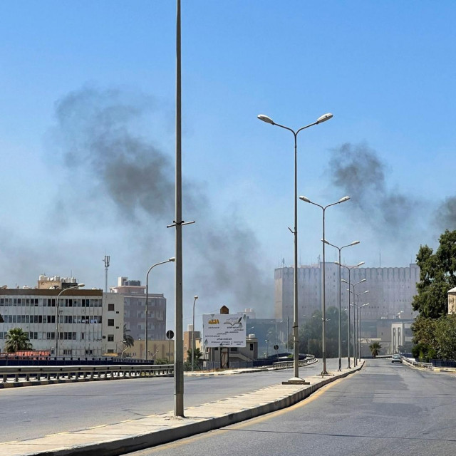 &lt;p&gt;Tripolijem odjekuju pucnjevi i eksplozije&lt;/p&gt;