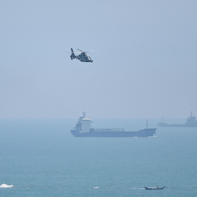 Ratni brodovi kod Tajvana