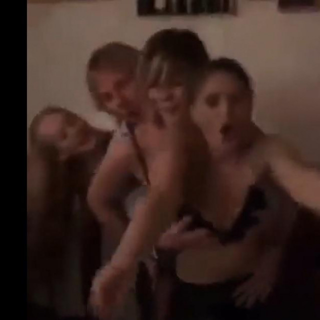 Pavel Nedved pleše s polugolim djevojkama