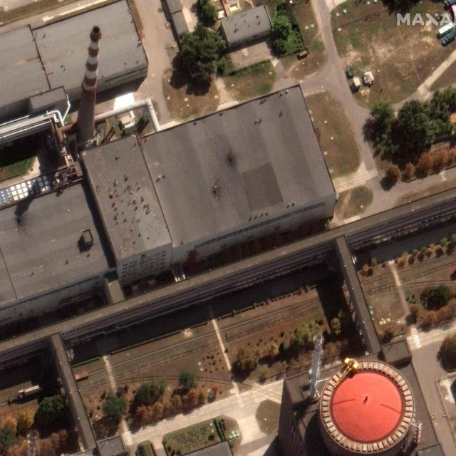 &lt;p&gt;Sateliske snimke koje prikazuju rupe u krovu elektrane&lt;/p&gt;