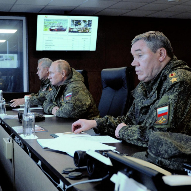 &lt;p&gt;Sergej Šojgu, Vladimir Putin i general Vladimir Gerasimov nadgledaju vojne vježbe ”Vostok-2022”&lt;/p&gt;