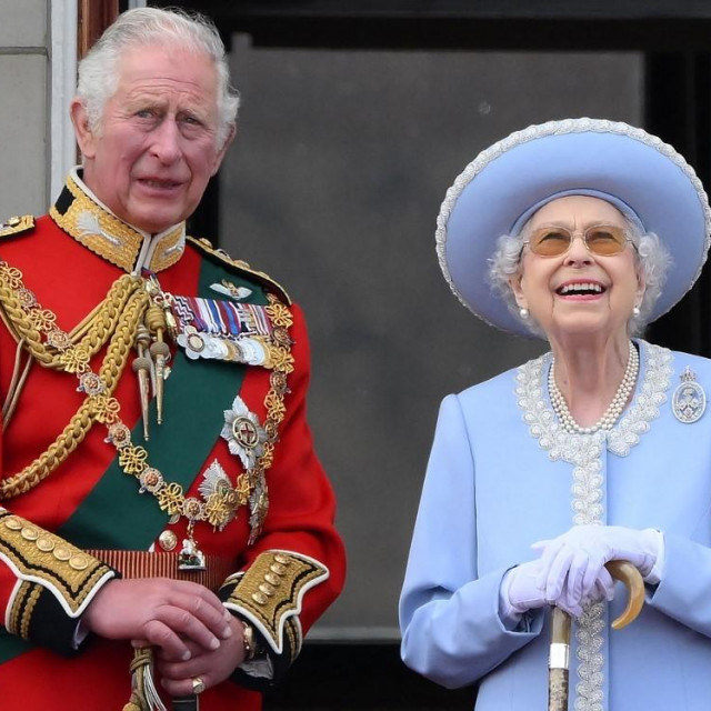 &lt;p&gt;Princ Charles i kraljica Elizabeta II.&lt;/p&gt;