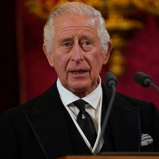 &lt;p&gt;Kralj Charles III. na ceremoniji u palači St. James&lt;/p&gt;