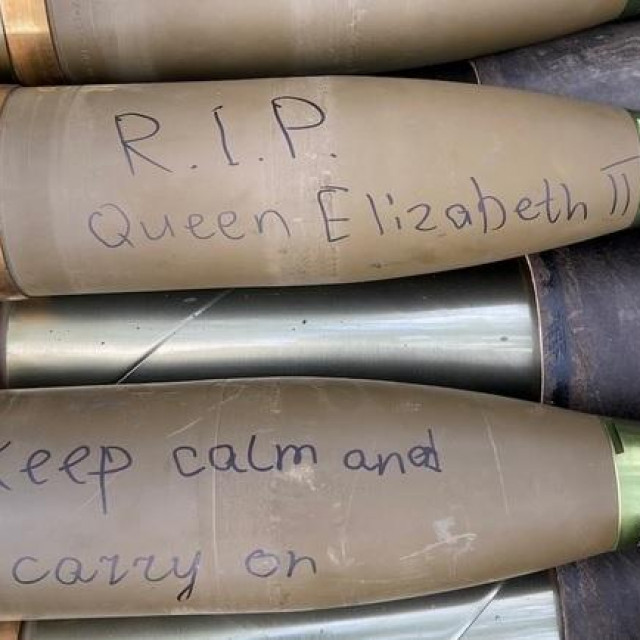 &lt;p&gt;Ukrajinske granate s porukama u počast kraljice Elizabete II.&lt;/p&gt;