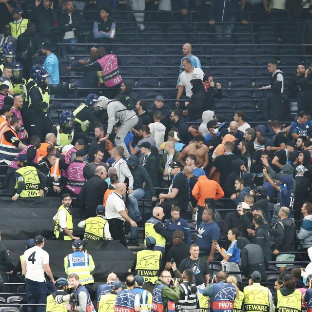 &lt;p&gt;Sukob Marseilleovih navijača s policijom i redarima tijekom utakmice protiv Tottenhama&lt;/p&gt;