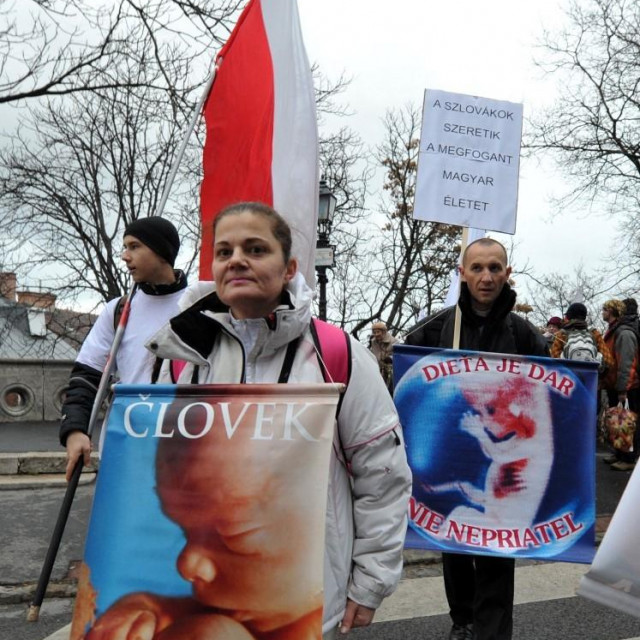 &lt;p&gt;Arhivska fotografija s prosvjeda u Budimpešti na kojemu se tražila zabrana pobačaja&lt;/p&gt;
