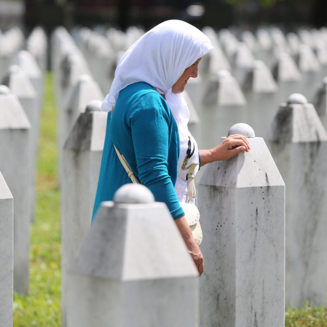 &lt;p&gt;Dan prije ukopa 50 žrtava genocida u Srebrenici, arhivska fotografija&lt;/p&gt;
