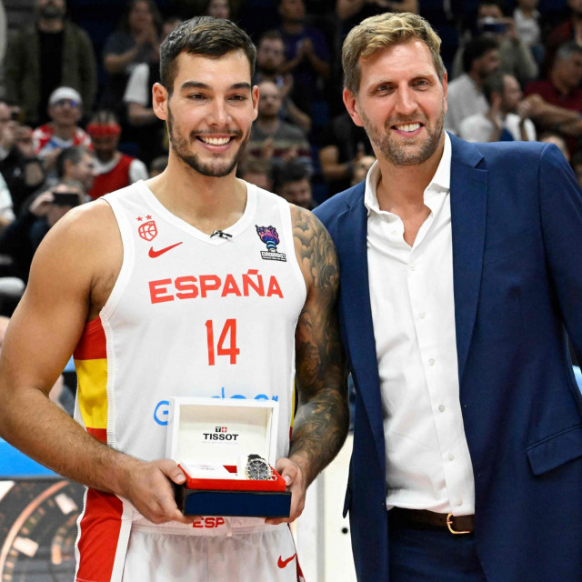 &lt;p&gt;Willy Hernangomez je izabran za MVP-a Eurobasketa, a nagradu mu je dodijelio Dirk Nowitzki&lt;/p&gt;