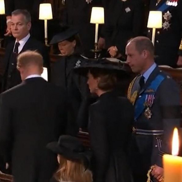 &lt;p&gt;Princ Harry i princ William kratko su razgovarali na sprovodu kraljice&lt;/p&gt;