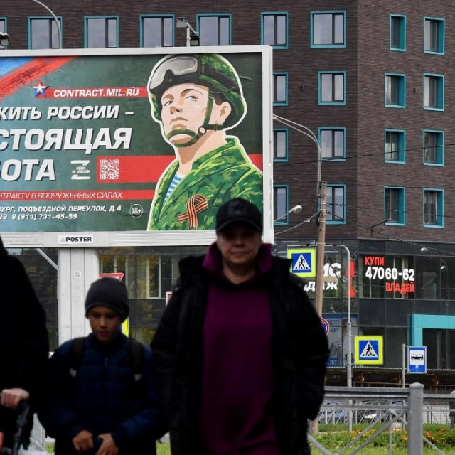 &lt;p&gt;Ruske vlasti i plakatima pokušavaju nagovoriti muškarce da se priključe vojsci i ratu u Ukrajini&lt;/p&gt;