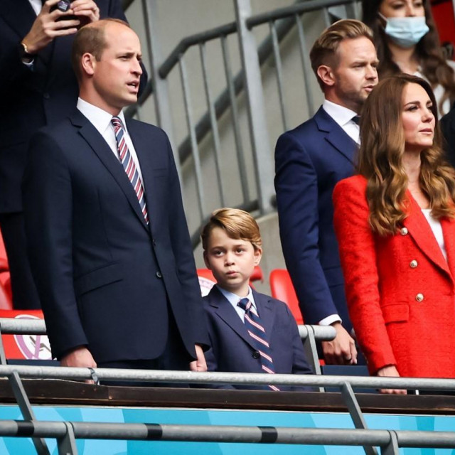 &lt;p&gt;Princ William i Kate Middleton sa sinom, princem Georgeom&lt;/p&gt;
