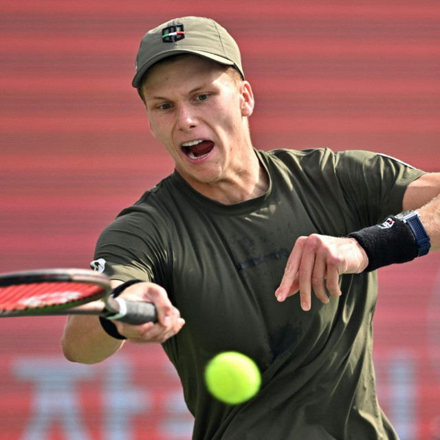Jenson Brooksby of the US hits a return against Denis Shapovalov of Canada during their men�s singles semi-final match at the Korea Open Tennis Championships in Seoul on October 1, 2022. (Photo by Jung Yeon-je/AFP)