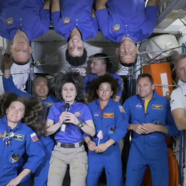 &lt;p&gt;Nicole Mann i Josh Cassada, Koichi Wakata i Anna Kikina zajedno sa ostalim astronautima na ISS-u&lt;/p&gt;