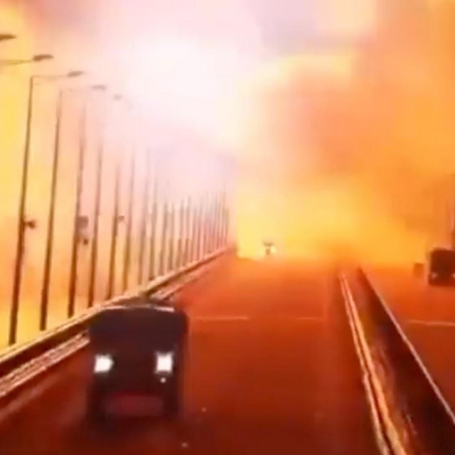 &lt;p&gt;Trenutak eksplozije na Kerčkom mostu&lt;/p&gt;