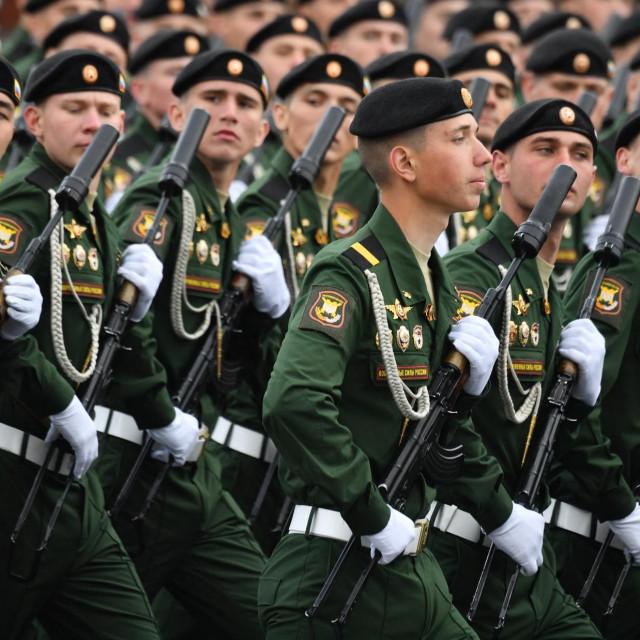&lt;p&gt;Parada ruskih vojnika &lt;/p&gt;